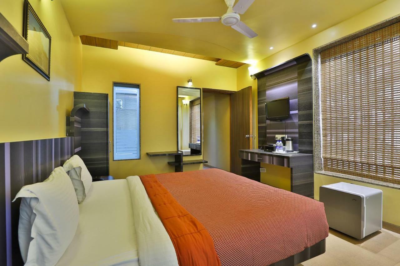 Palette - Hotel Ocean Inn Daman Eksteriør billede
