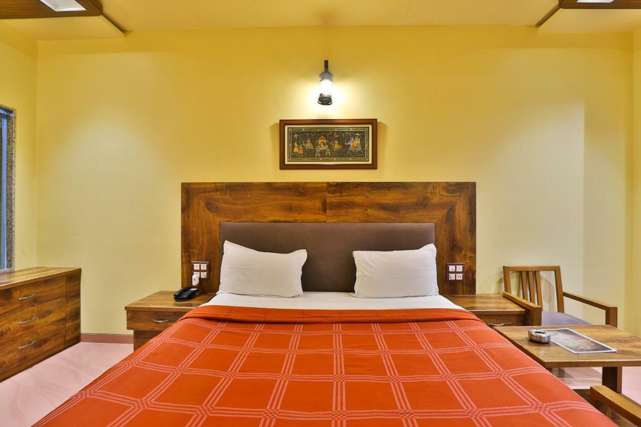 Palette - Hotel Ocean Inn Daman Eksteriør billede
